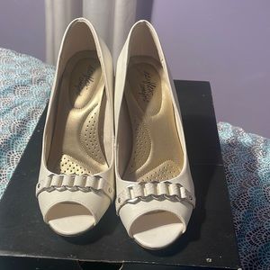 Super cute white heels size 7
